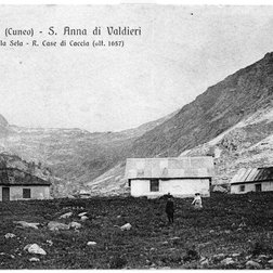 Les rustiques cabanes de chasse du Chiot della Sella (© Archivio PNAM)