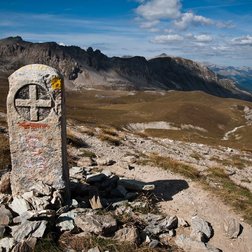 Borne frontière gravée d'une Croix de Savoie (© Nanni Villani PNAM)