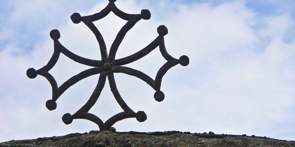 La croix occitane sur fond de ciel (© Nanni Villani PNAM)