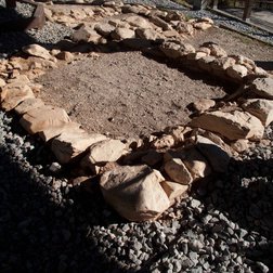 Constructions en pierre sur le site de la Nécropole de Valdieri (© Nanni Villani PNAM)
