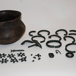 Du matériel archéologique provenant de la Nécropole de Valdieri (© Augusto Rivelli PNAM)