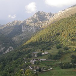 Le hameau de Palanfré protégé par la hêtraie  (© Claudio Giordano PNAM)